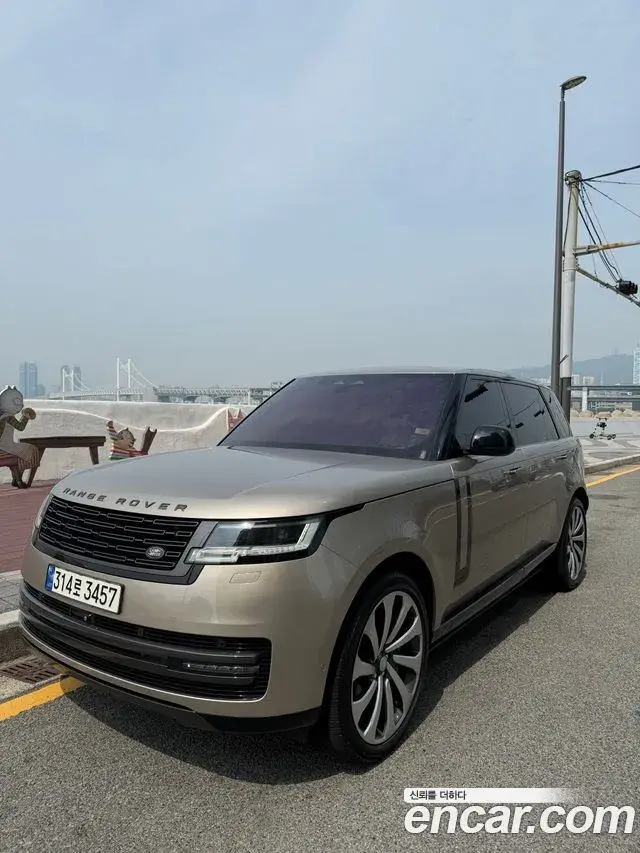 Land Rover Range Rover 2023 — Photo 6/10