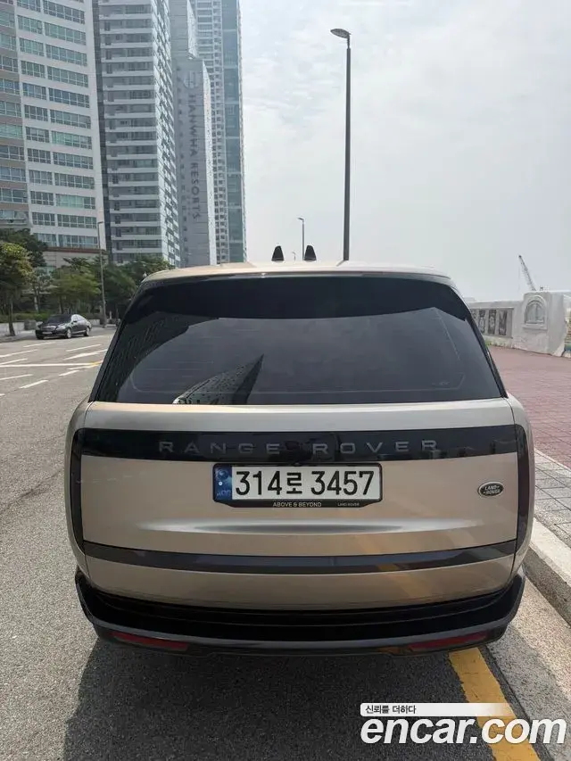 Land Rover Range Rover 2023 — Photo 9/10