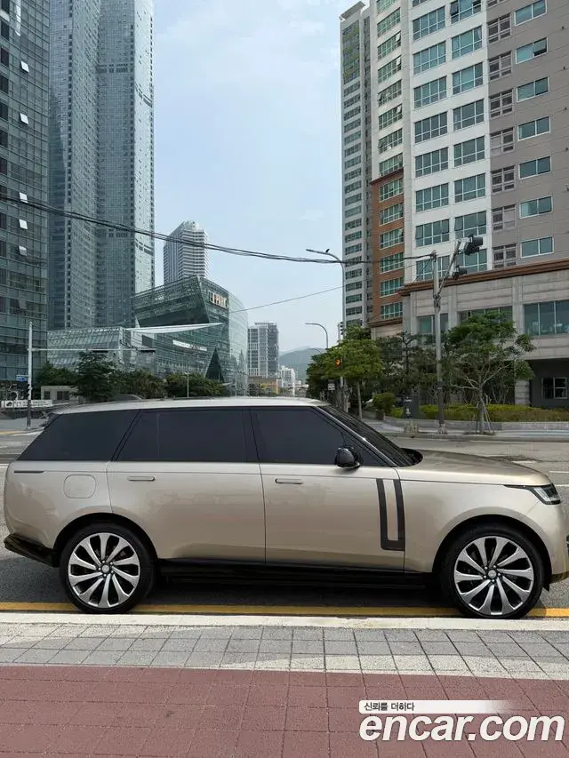 Land Rover Range Rover 2023 — Photo 4/10
