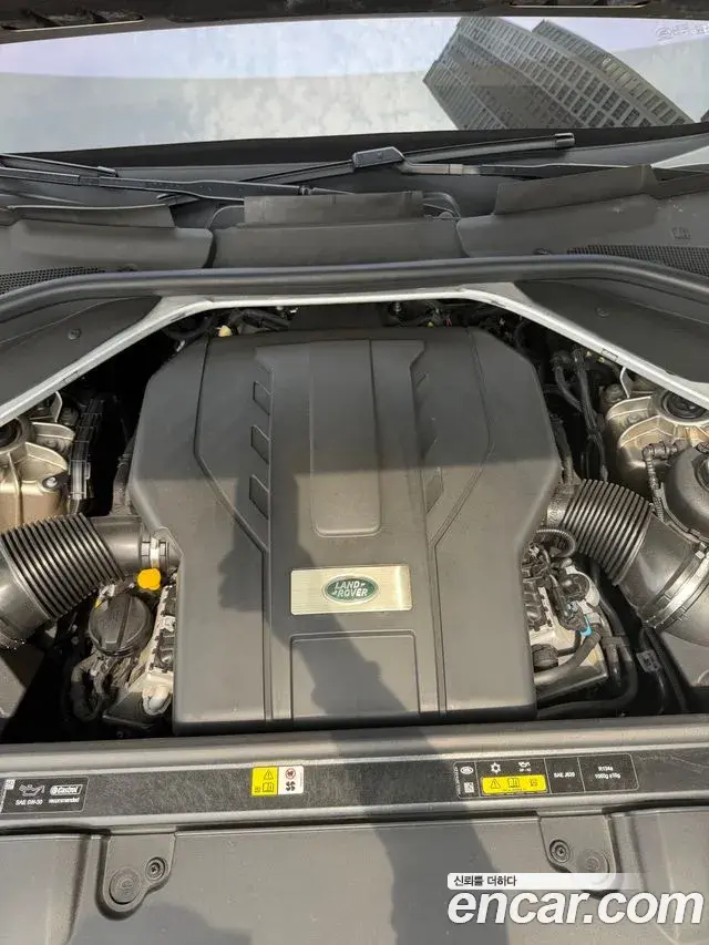 Land Rover Range Rover 2023 — Photo 3/10