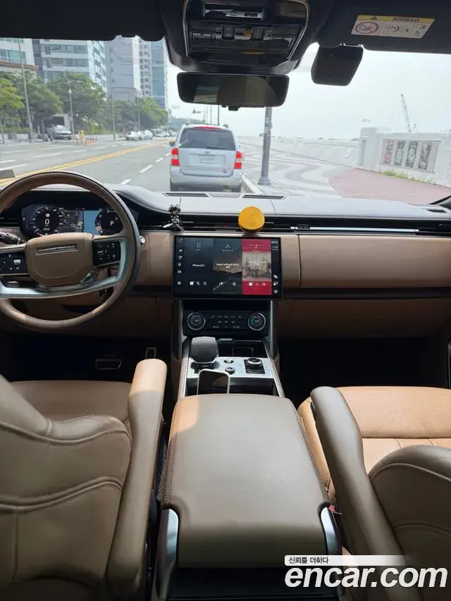 Land Rover Range Rover 2023 — Photo 2/10