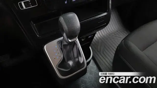 Hyundai Staria 2022 — Фото 9/20