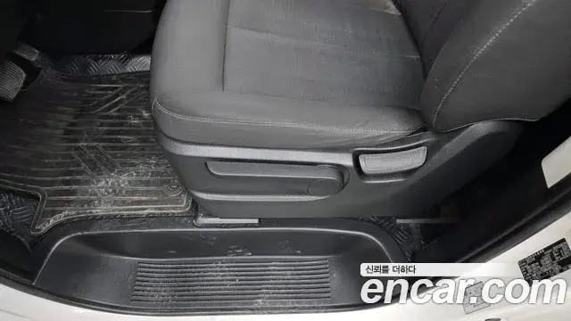 Hyundai Staria 2022 — Фото 18/20
