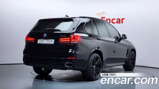 BMW X5 2018 — Фото 1/20