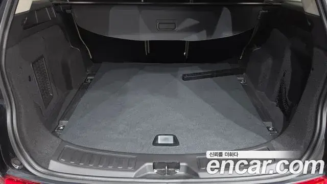 Land Rover Discovery Sport 2023 — Şəkil 17/40