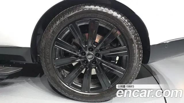 Land Rover Range Rover 2025 — ფოტო 37/45