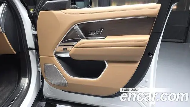 Land Rover Range Rover 2025 — ფოტო 2/45