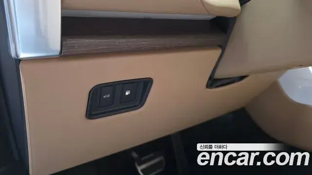 Land Rover Range Rover 2025 — ფოტო 44/45