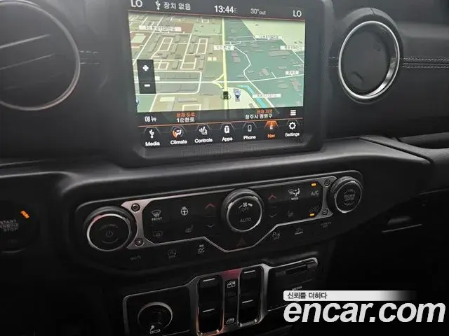 Jeep Wrangler 2022 — Şəkil 3/16