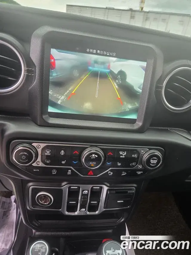 Jeep Wrangler 2018 — Şəkil 15/16