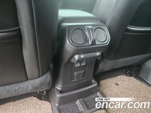 Jeep Wrangler 2018 — Şəkil 8/16