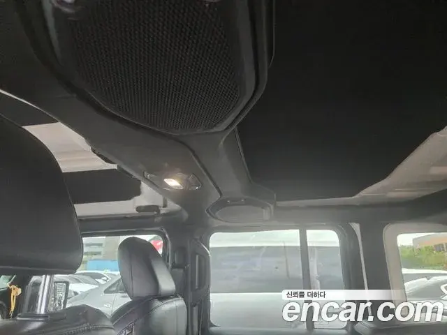 Jeep Wrangler 2018 — Şəkil 9/16