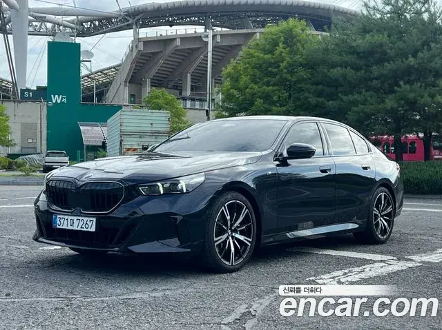 BMW 5 Series 2025 — ფოტო 6/18