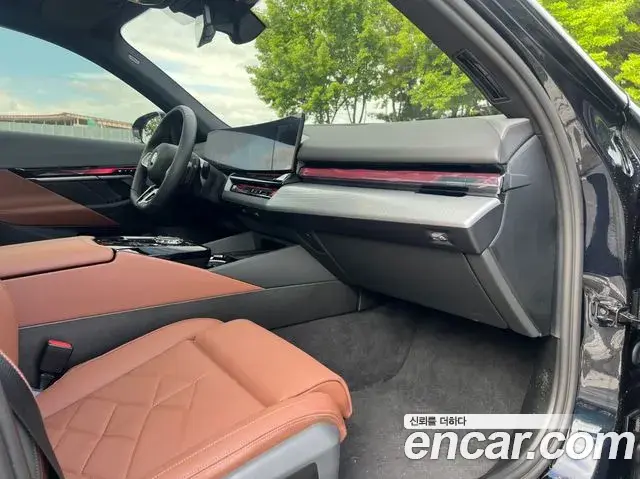 BMW 5 Series 2025 — ფოტო 9/18