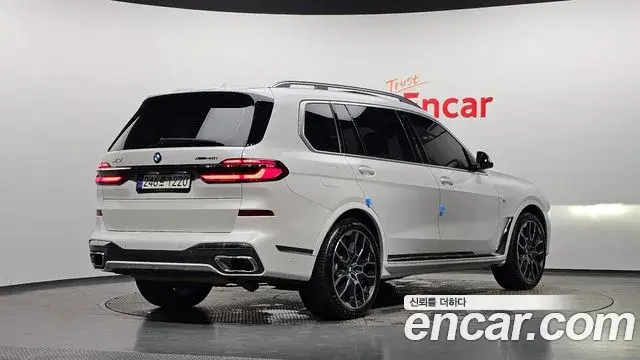 BMW X7 2023 — ფოტო 17/20