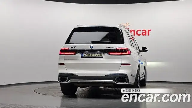 BMW X7 2023 — ფოტო 18/20