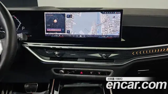 BMW X7 2023 — ფოტო 16/20