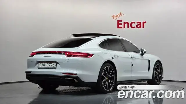 Porsche Panamera 2019 — ფოტო 17/39