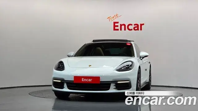 Porsche Panamera 2019 — ფოტო 23/39
