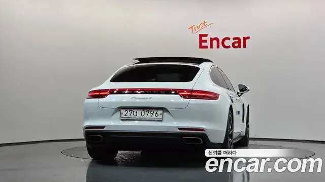 Porsche Panamera 2019 — ფოტო 15/39