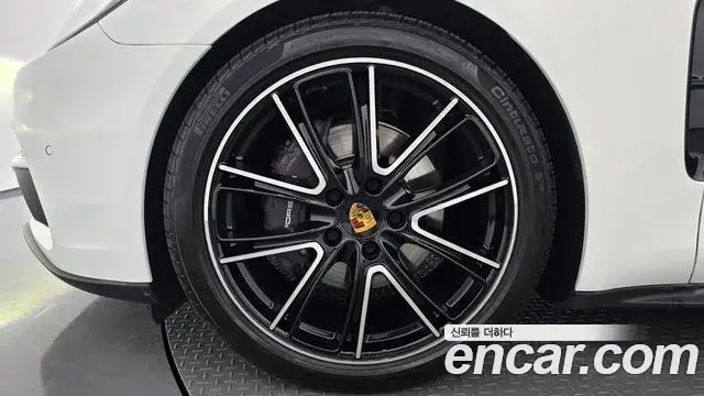Porsche Panamera 2019 — ფოტო 1/39