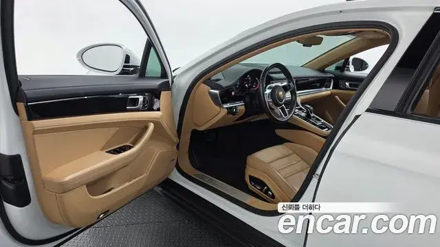 Porsche Panamera 2019 — ფოტო 14/39