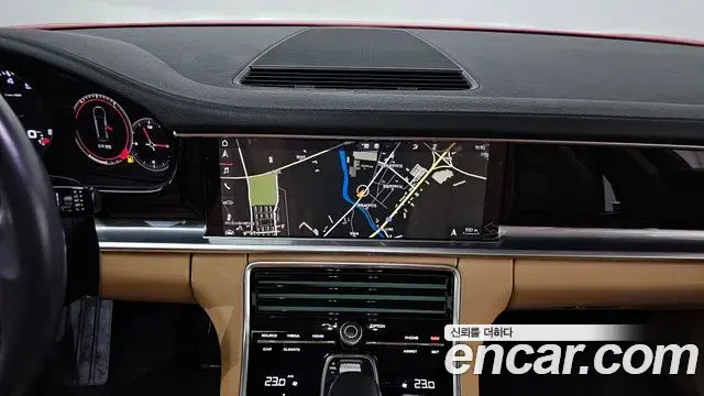 Porsche Panamera 2019 — ფოტო 24/39