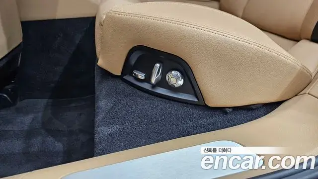 Porsche Panamera 2019 — ფოტო 28/39