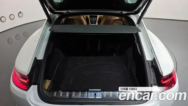 Porsche Panamera 2019 — ფოტო 13/39
