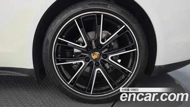 Porsche Panamera 2019 — ფოტო 3/39