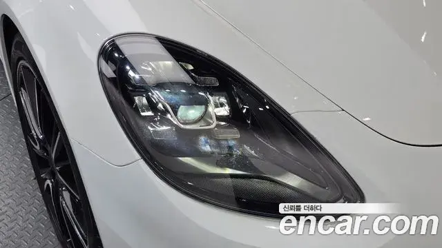 Porsche Panamera 2019 — ფოტო 18/39