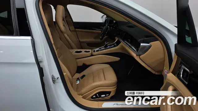 Porsche Panamera 2019 — ფოტო 33/39
