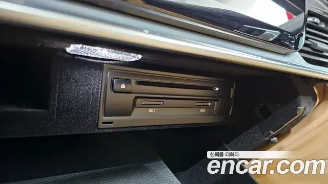 Porsche Panamera 2019 — ფოტო 22/39