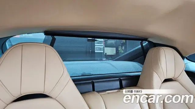 Porsche Panamera 2019 — ფოტო 19/39