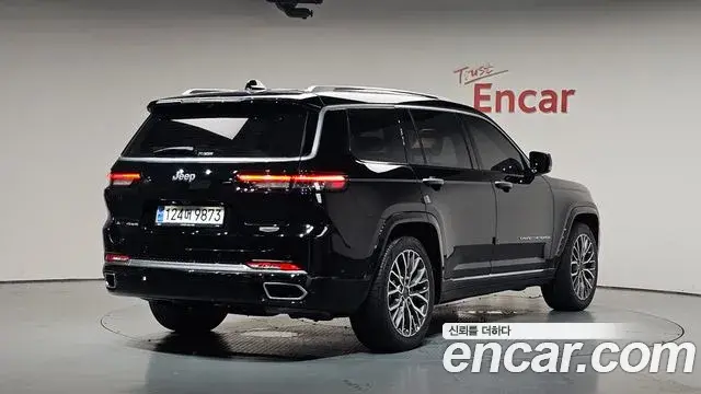 Jeep Grand Cherokee 2023 — Photo 18/38