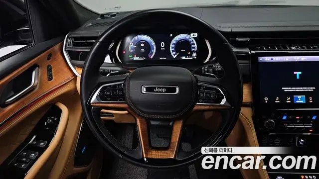 Jeep Grand Cherokee 2023 — Photo 7/38