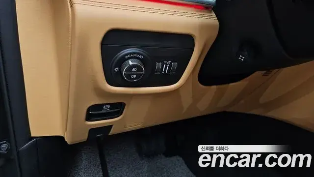 Jeep Grand Cherokee 2023 — Photo 27/38