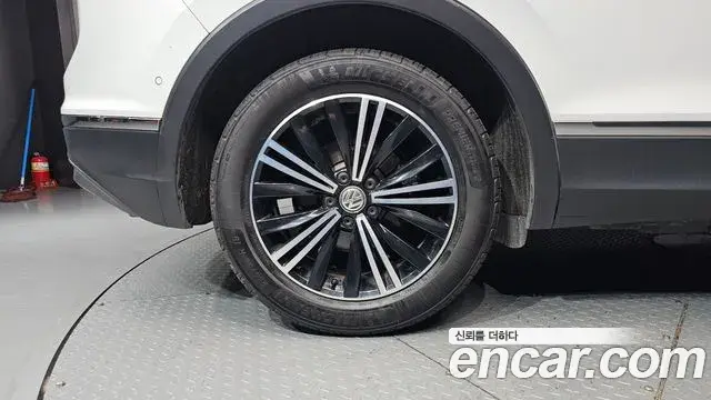 Volkswagen Tiguan 2020 — Photo 11/20