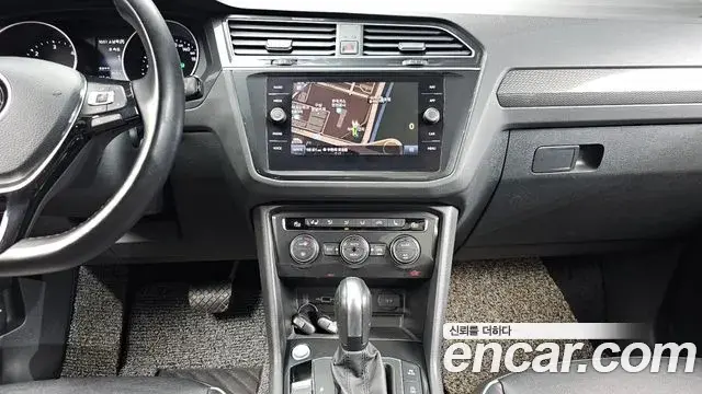 Volkswagen Tiguan 2020 — Photo 8/20