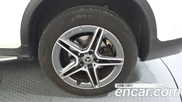Mercedes-Benz GLC-Class 2022 — Photo 1/31
