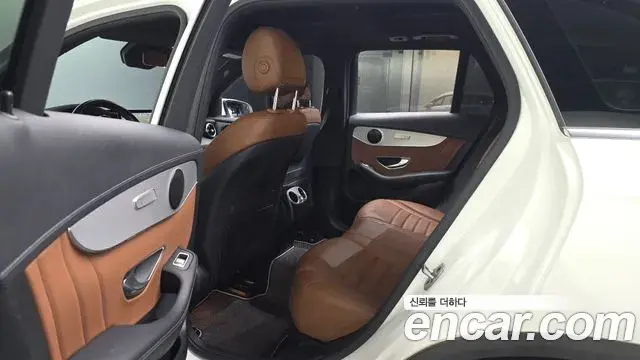 Mercedes-Benz GLC-Class 2022 — Photo 19/31