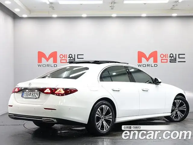 Mercedes-Benz E-Class 2024 — Photo 3/20