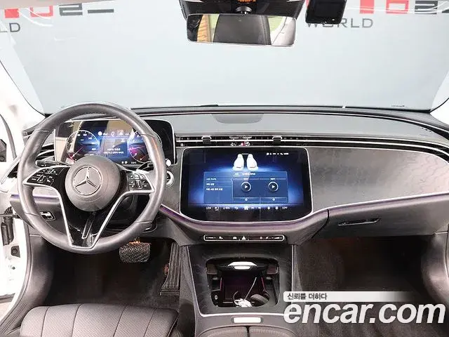 Mercedes-Benz E-Class 2024 — Photo 6/20