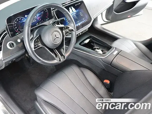 Mercedes-Benz E-Class 2024 — Photo 7/20