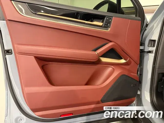 Porsche Cayenne 2025 — Şəkil 16/20