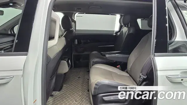 Kia Carnival 2025 — ფოტო 2/32