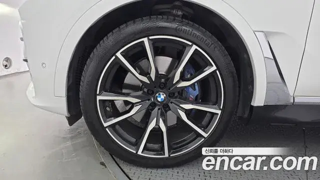 BMW X7 2022 — Şəkil 17/34
