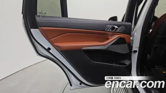 BMW X7 2022 — Şəkil 16/34