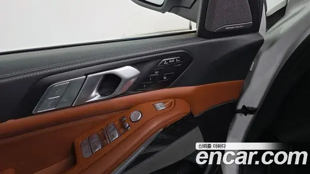 BMW X7 2022 — Şəkil 33/34