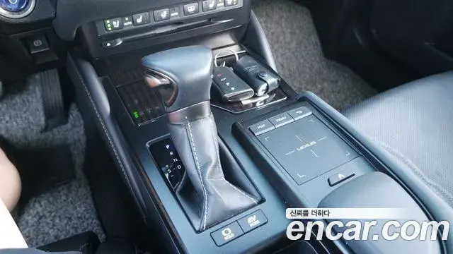Lexus ES300h 2021 — Photo 12/20